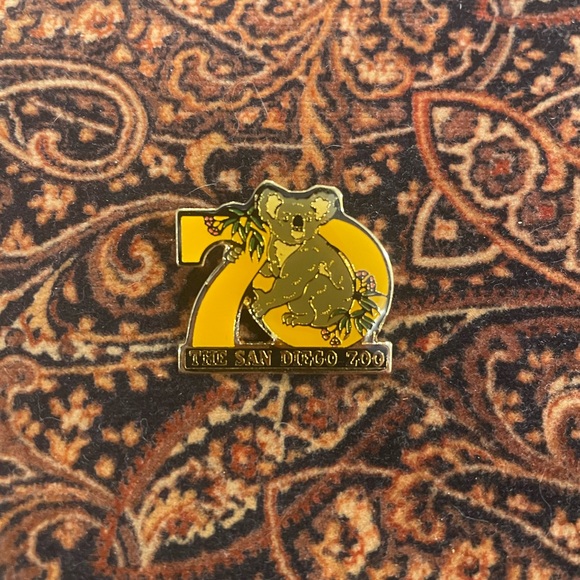 Vintage San Diego Zoo 70 Year Anniversary Pin Collection Lot - Picture 7 of 7